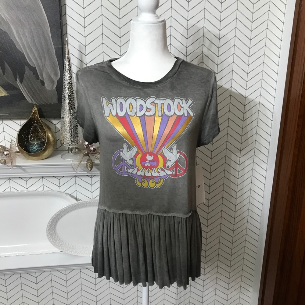 Vinyl Icons Woodstock T-shirt with ruffle bottom